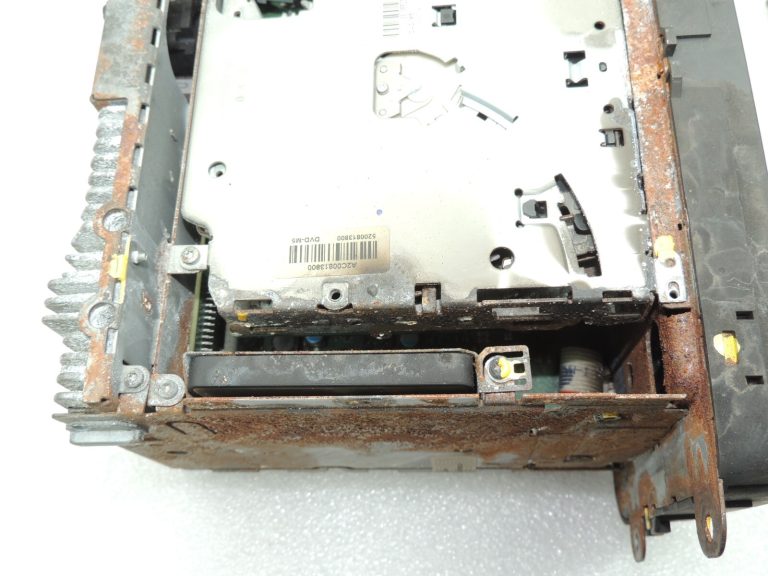 VW Sharan 7N Radio navigācija RNS510 1K8035686A DEFEKTIV Rezerves daļām!!!