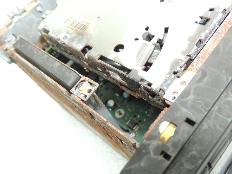 VW Sharan 7N Radio navigācija RNS510 1K8035686A DEFEKTIV Rezerves daļām!!!