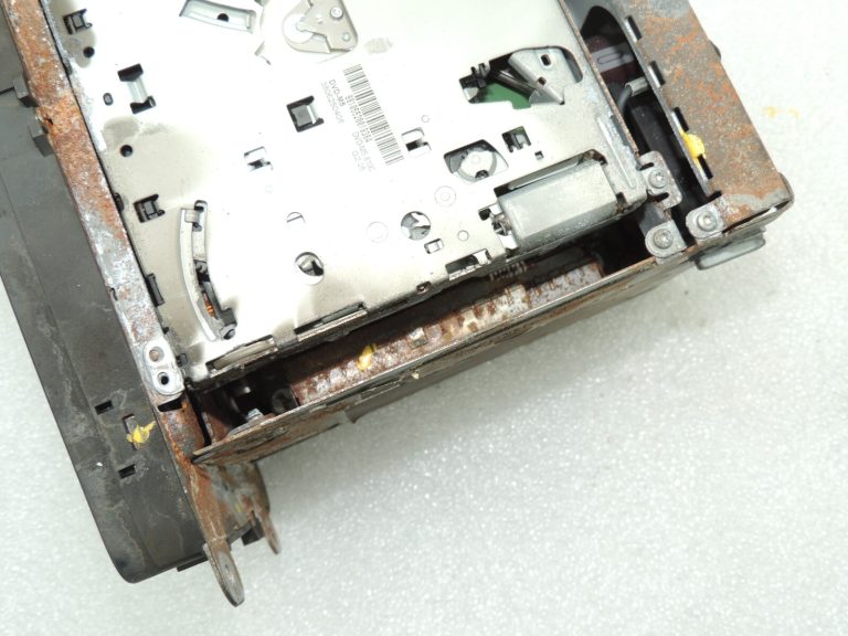 VW Sharan 7N Radio navigācija RNS510 1K8035686A DEFEKTIV Rezerves daļām!!!