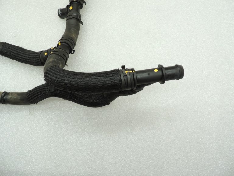 Ford Focus IV 2.0 Diesel C20DD0J Dzesēšanas šķidruma caurule Dzesēšanas šķidruma šļūtene 2392083