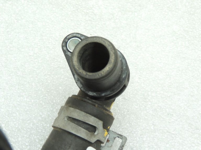 Ford Focus IV 2.0 Diesel C20DD0J Dzesēšanas šķidruma caurule Dzesēšanas šķidruma šļūtene 2305465
