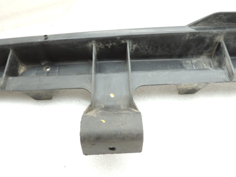Chrysler Grand Voyager V Aizmugurējā centrālā bampera kronšteina apakšdaļa 05113107AB