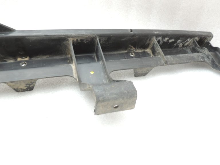 Chrysler Grand Voyager V Aizmugurējā centrālā bampera kronšteina apakšdaļa 05113107AB
