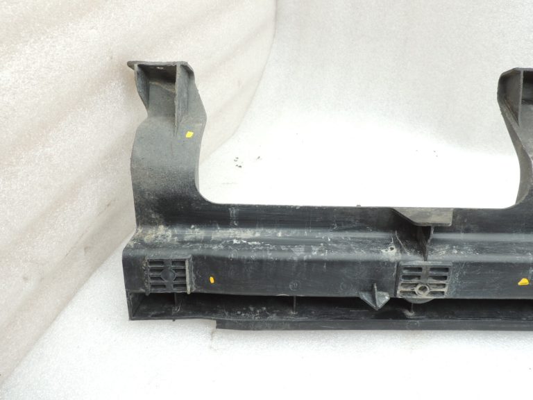 Chrysler Grand Voyager V Aizmugurējā centrālā bampera kronšteina apakšdaļa 05113107AB