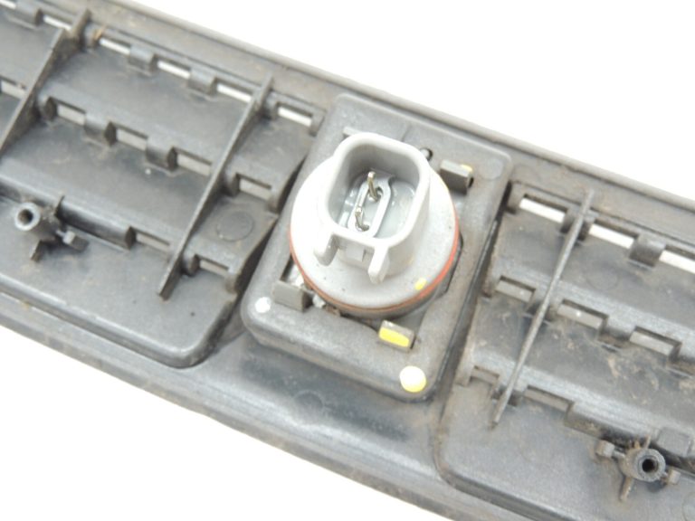 Opel Antara līstes labā dubļusarga sānu rādītāju panelis 22737872