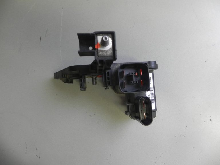 BMW 1. sērijas F20 F21 LCI jaudas sadalītāja ārējais sākuma punkts 61149356157 9356157