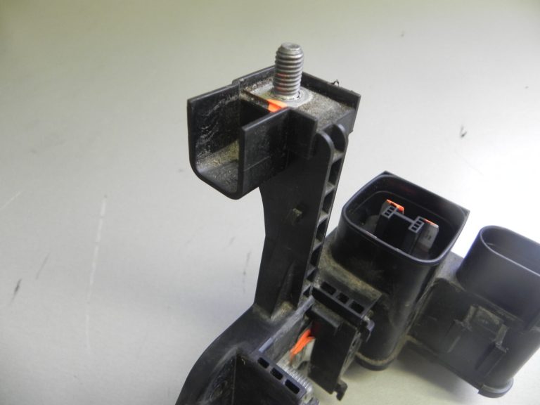 BMW 1. sērijas F20 F21 LCI jaudas sadalītāja ārējais sākuma punkts 61149356157 9356157