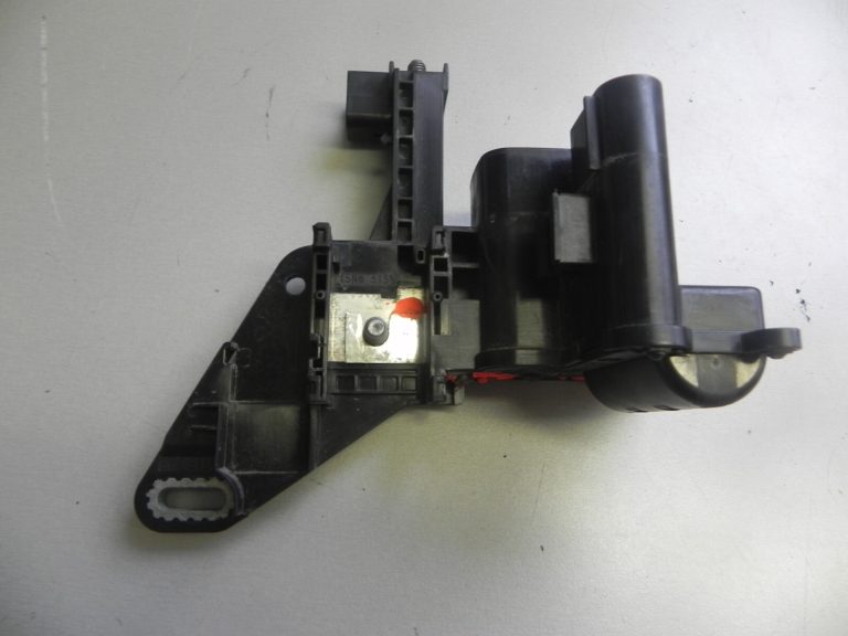 BMW 1. sērijas F20 F21 LCI jaudas sadalītāja ārējais sākuma punkts 61149356157 9356157