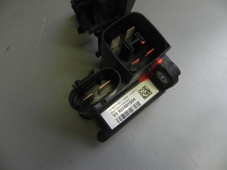 BMW 1. sērijas F20 F21 LCI jaudas sadalītāja ārējais sākuma punkts 61149356157 9356157