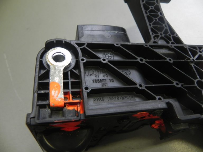 BMW 1. sērijas F20 F21 LCI jaudas sadalītāja ārējais sākuma punkts 61149356157 9356157