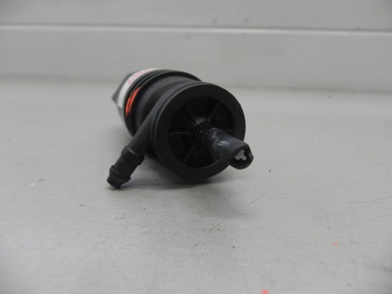 BMW F31 3. sērija F20 F21 F21 F22 F22 F23 F30 Priekšējā stikla mazgāšanas sūknis 67127302588 7302588