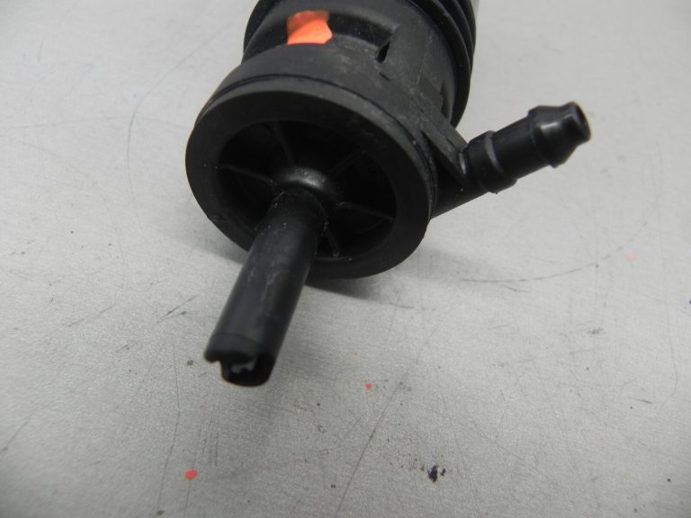 BMW F31 3. sērija F20 F21 F21 F22 F22 F23 F30 Priekšējā stikla mazgāšanas sūknis 67127302588 7302588