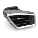 Nissan Qashqai J11 ventilācijas atveres labā daļa 687604EH0A Gaisa ventilācijas režģis