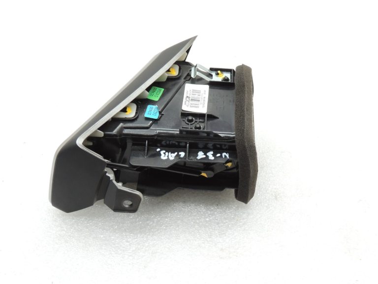 Nissan Qashqai J11 ventilācijas atveres labā daļa 687604EH0A Gaisa ventilācijas režģis