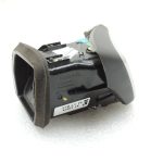 Nissan Qashqai J11 ventilācijas atveres labā daļa 687604EH0A Gaisa ventilācijas režģis