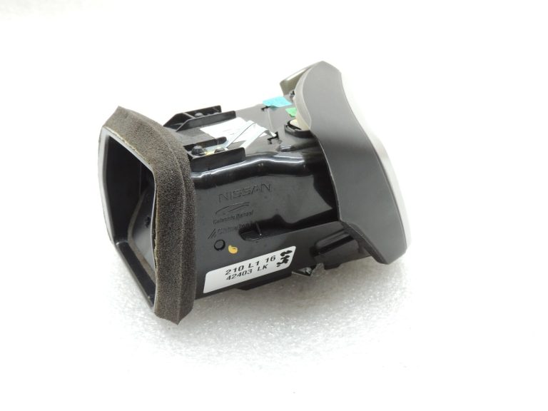 Nissan Qashqai J11 ventilācijas atveres labā daļa 687604EH0A Gaisa ventilācijas režģis