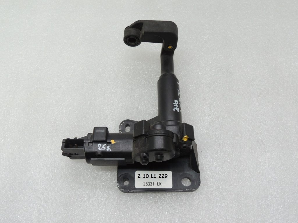 Chrysler Grand Voyager V Logu regulatora servomotors aizmugurējais kreisais 04717607AB