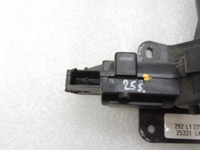 Chrysler Grand Voyager V Logu regulatora servomotors aizmugurējais kreisais 04717607AB