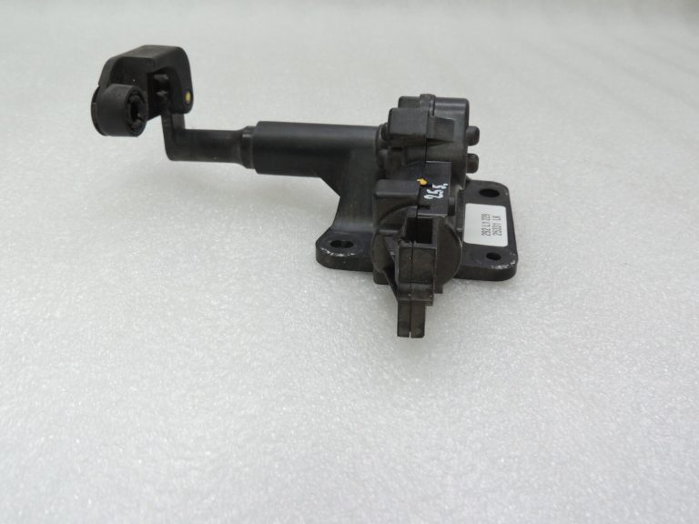 Chrysler Grand Voyager V Logu regulatora servomotors aizmugurējais kreisais 04717607AB