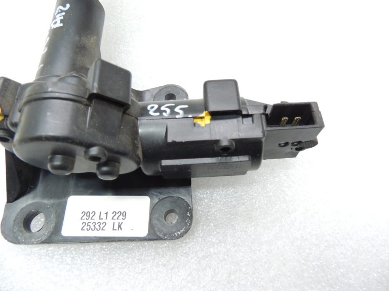 Chrysler Grand Voyager V Aizmugurējā loga regulatora servomotors pa labi 04717606AB