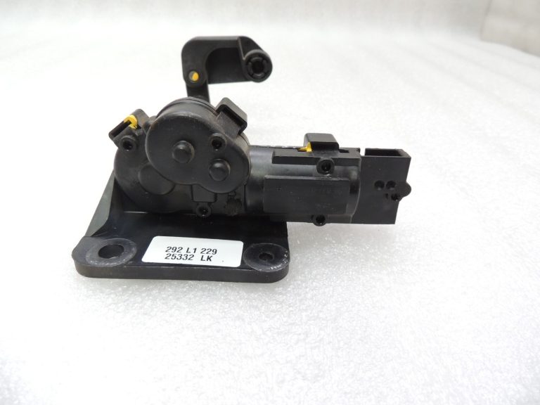 Chrysler Grand Voyager V Aizmugurējā loga regulatora servomotors pa labi 04717606AB