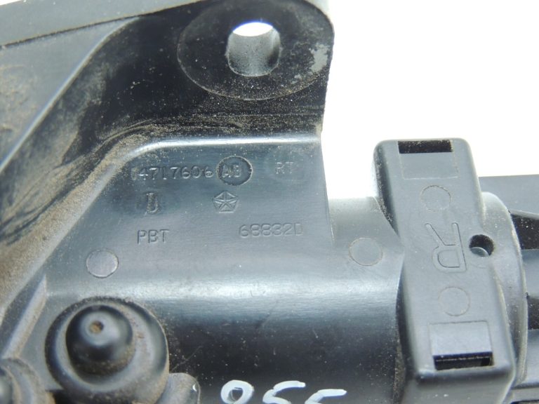 Chrysler Grand Voyager V Aizmugurējā loga regulatora servomotors pa labi 04717606AB