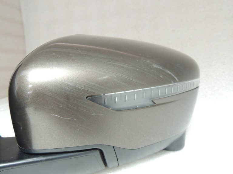 Sākotnējā aprīkojuma Nissan Qashqai J11 kreisais salokāmo durvju spogulis 963024EH8E 96302HV59A CAP
