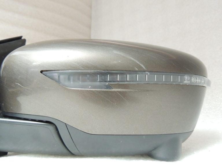 Sākotnējā aprīkojuma Nissan Qashqai J11 kreisais salokāmo durvju spogulis 963024EH8E 96302HV59A CAP