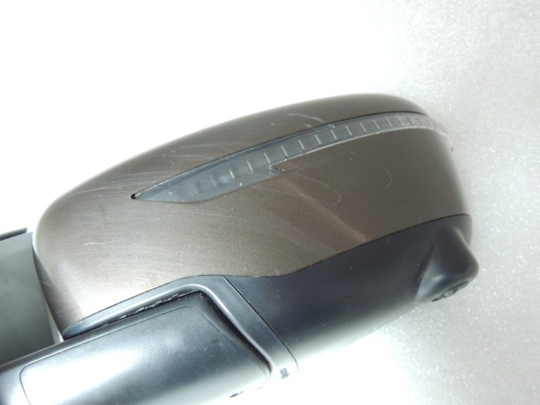 Sākotnējā aprīkojuma Nissan Qashqai J11 kreisais salokāmo durvju spogulis 963024EH8E 96302HV59A CAP