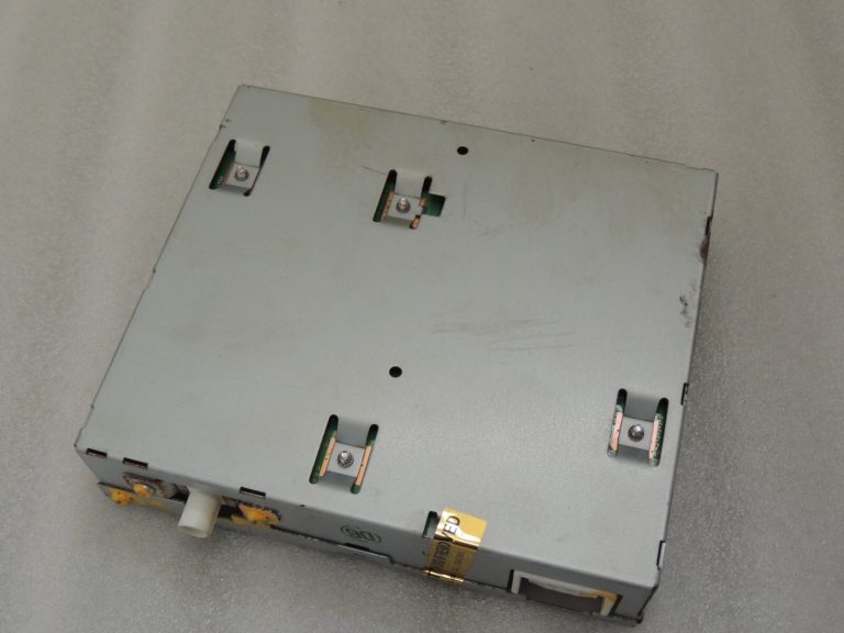 Mitsubishi Outlander III radio vadības bloks tuneris 8701A396 Vadības bloks