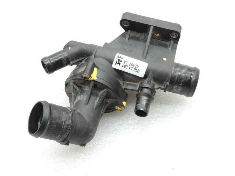 Nissan X-Trail T32 1,6DCi R9M 11061-00Q2C Termostata korpuss 1106100Q2C