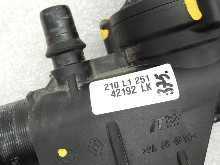 Nissan X-Trail T32 1,6DCi R9M 11061-00Q2C Termostata korpuss 1106100Q2C