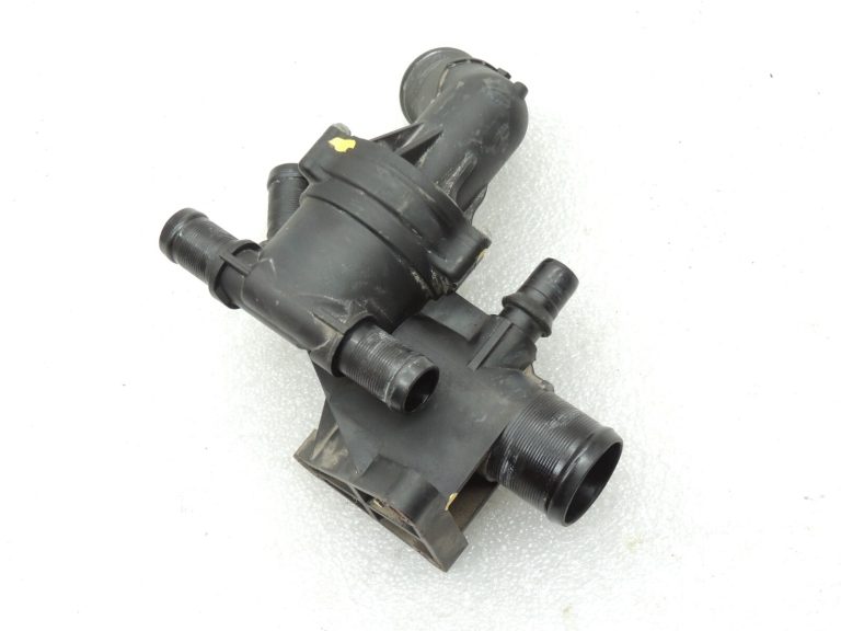Nissan X-Trail T32 1,6DCi R9M 11061-00Q2C Termostata korpuss 1106100Q2C