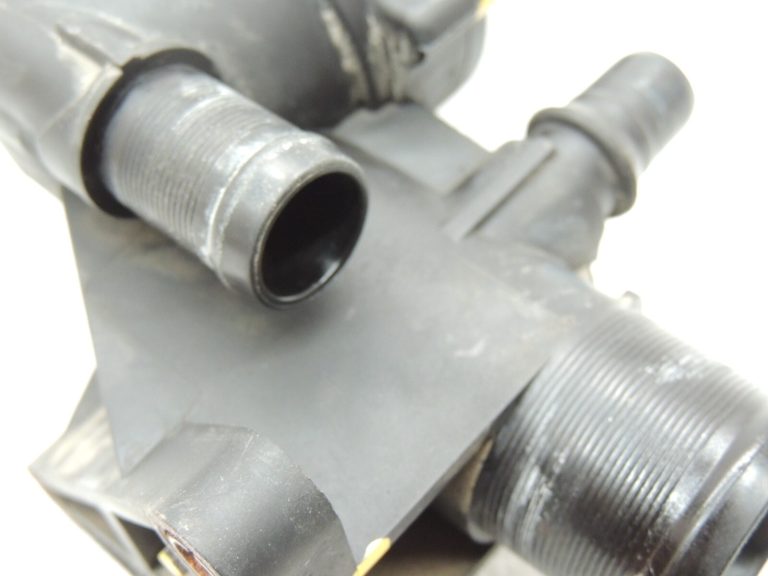Nissan X-Trail T32 1,6DCi R9M 11061-00Q2C Termostata korpuss 1106100Q2C