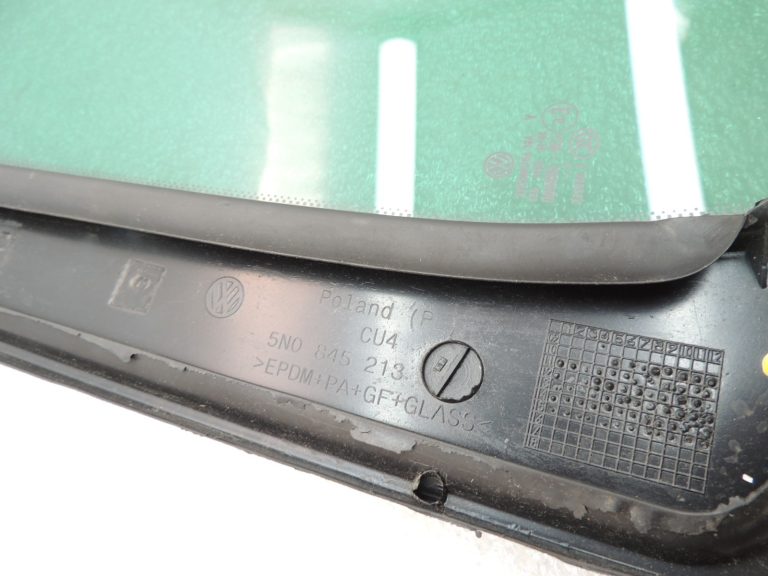 VW Tiguan 5N sānu logs sānu logs aizmugurējais kreisais durvju logs 5N0845213E