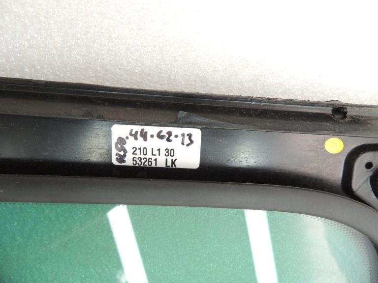 VW Tiguan 5N sānu logs sānu logs aizmugurējais kreisais durvju logs 5N0845213E