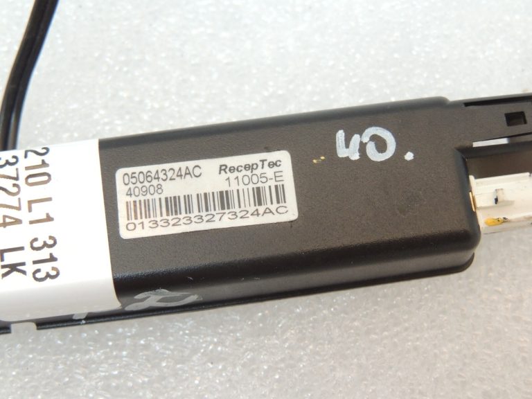 Oriģinālais Chrysler Grand Voyager V radio antenas pastiprinātājs 05064324AC
