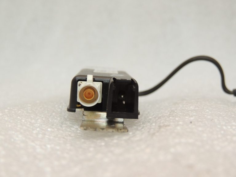 Oriģinālais Chrysler Grand Voyager V radio antenas pastiprinātājs 05064324AC