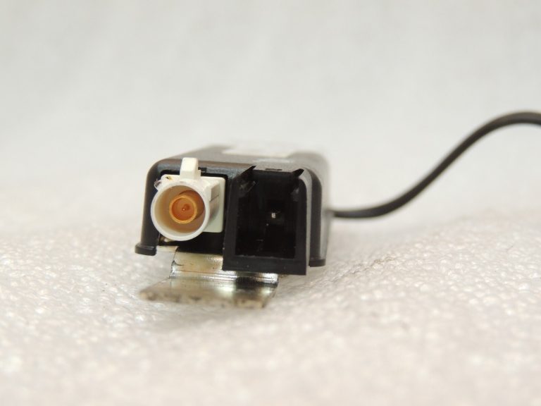 Oriģinālais Chrysler Grand Voyager V radio antenas pastiprinātājs 05064324AC