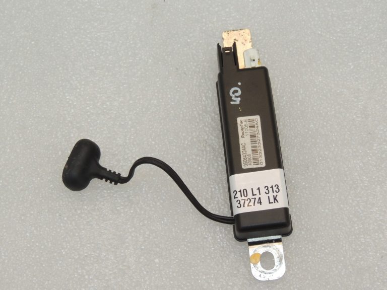 Oriģinālais Chrysler Grand Voyager V radio antenas pastiprinātājs 05064324AC