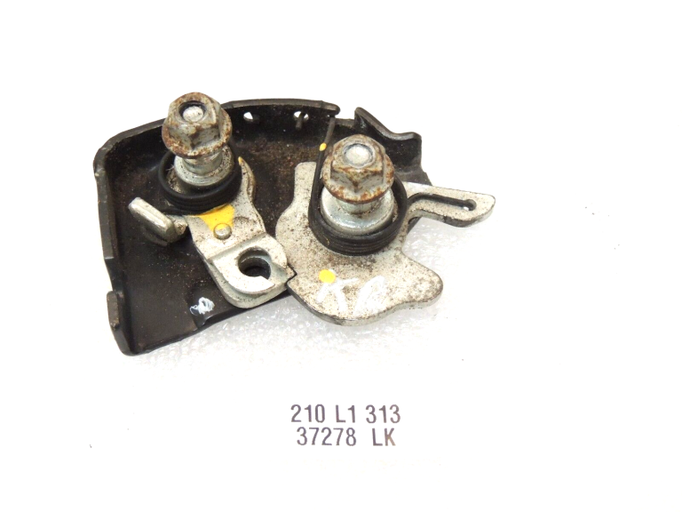 Chrysler Grand Voyager V bīdāmo durvju slēdzene kreisā apakšā 4675847AE
