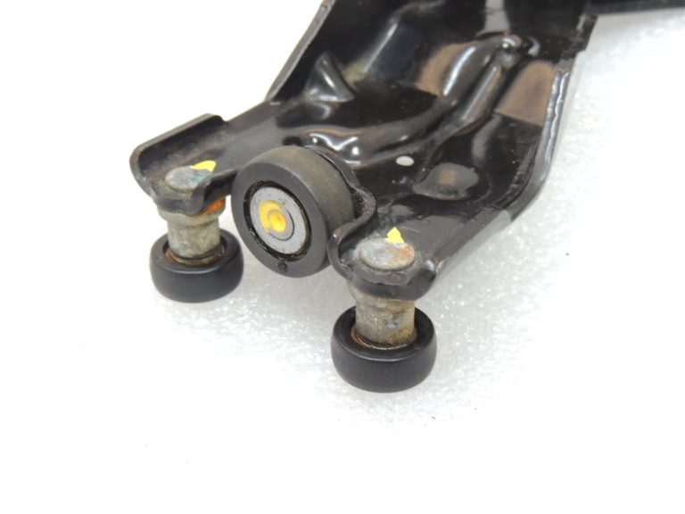 Chrysler Grand Voyager V Viru bīdāmās durvis kreisās 05020673AC
