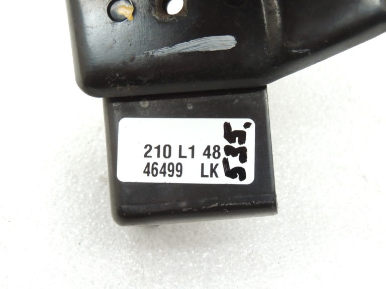 Nissan Navara II D40 Priekšējo lukturu kronšteins labajā pusē 260405X20A