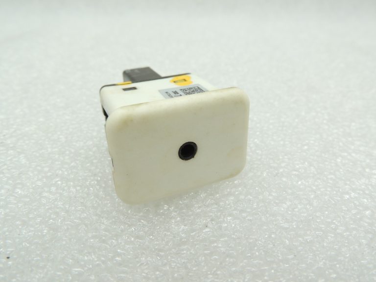 Opel Antara AUX savienojuma ligzda 20897015 4802814 AUX ieeja