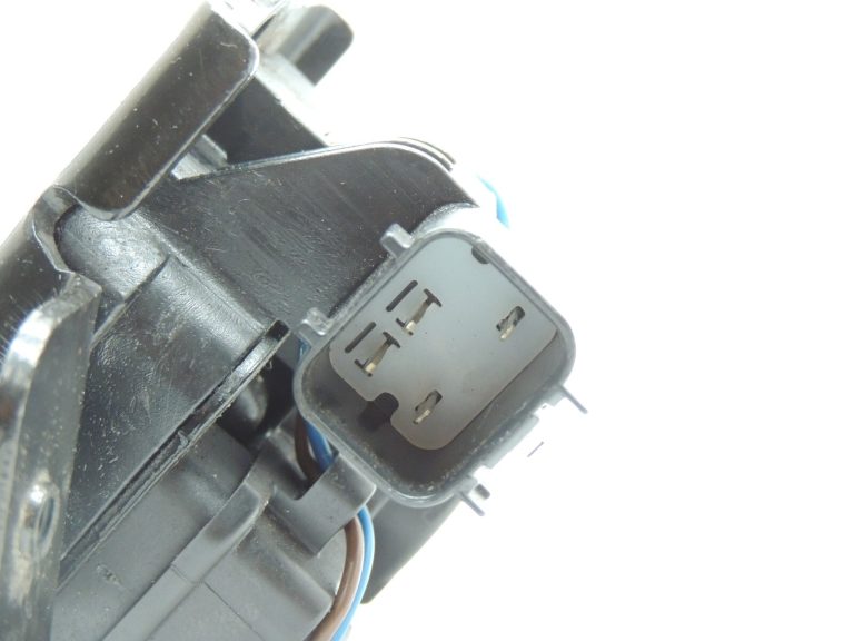 Opel Antara aizmugurējo durvju slēdzene 15934420 13502697 13501871