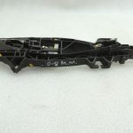 Opel Insignia B Priekšējais kreisais ārējo durvju roktura turētāja rāmis 13515513