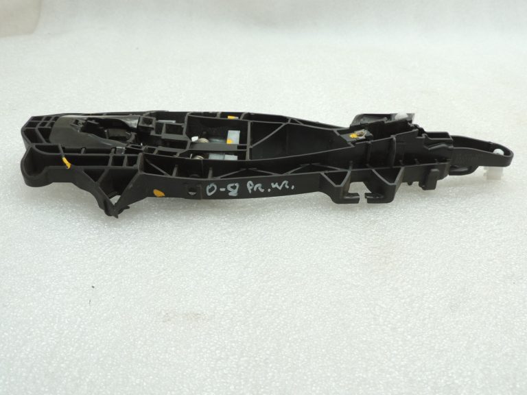 Opel Insignia B Priekšējais kreisais ārējo durvju roktura turētāja rāmis 13515513