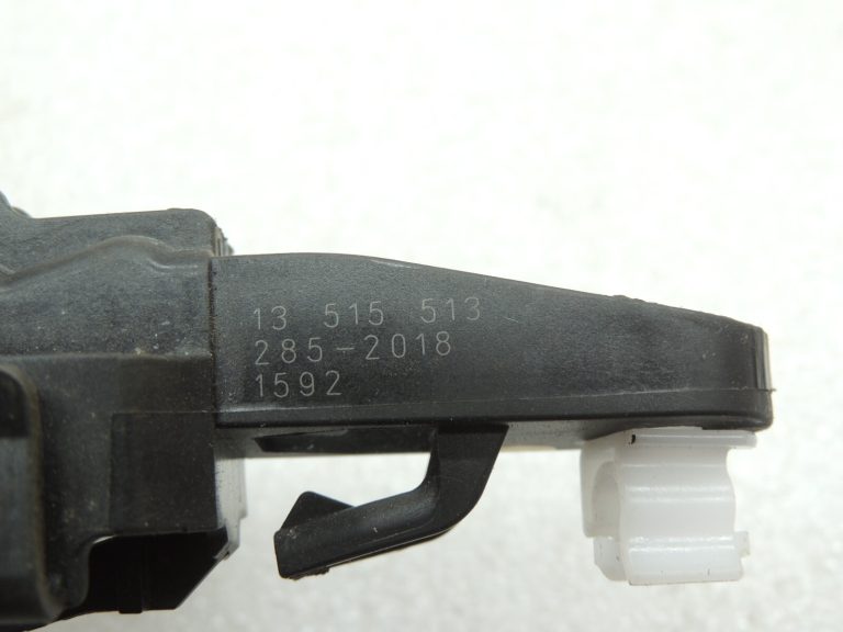 Opel Insignia B Priekšējais kreisais ārējo durvju roktura turētāja rāmis 13515513