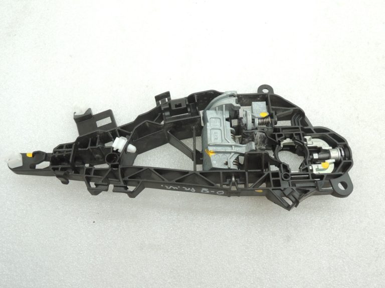 Opel Insignia B Priekšējais kreisais ārējo durvju roktura turētāja rāmis 13515513