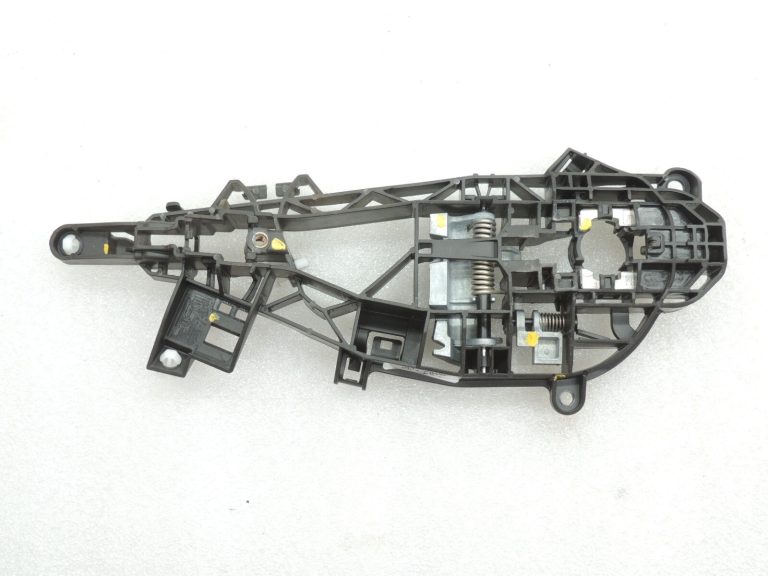 Opel Insignia B Aizmugures kreisās ārdurvju roktura turētāja rāmis 13515507
